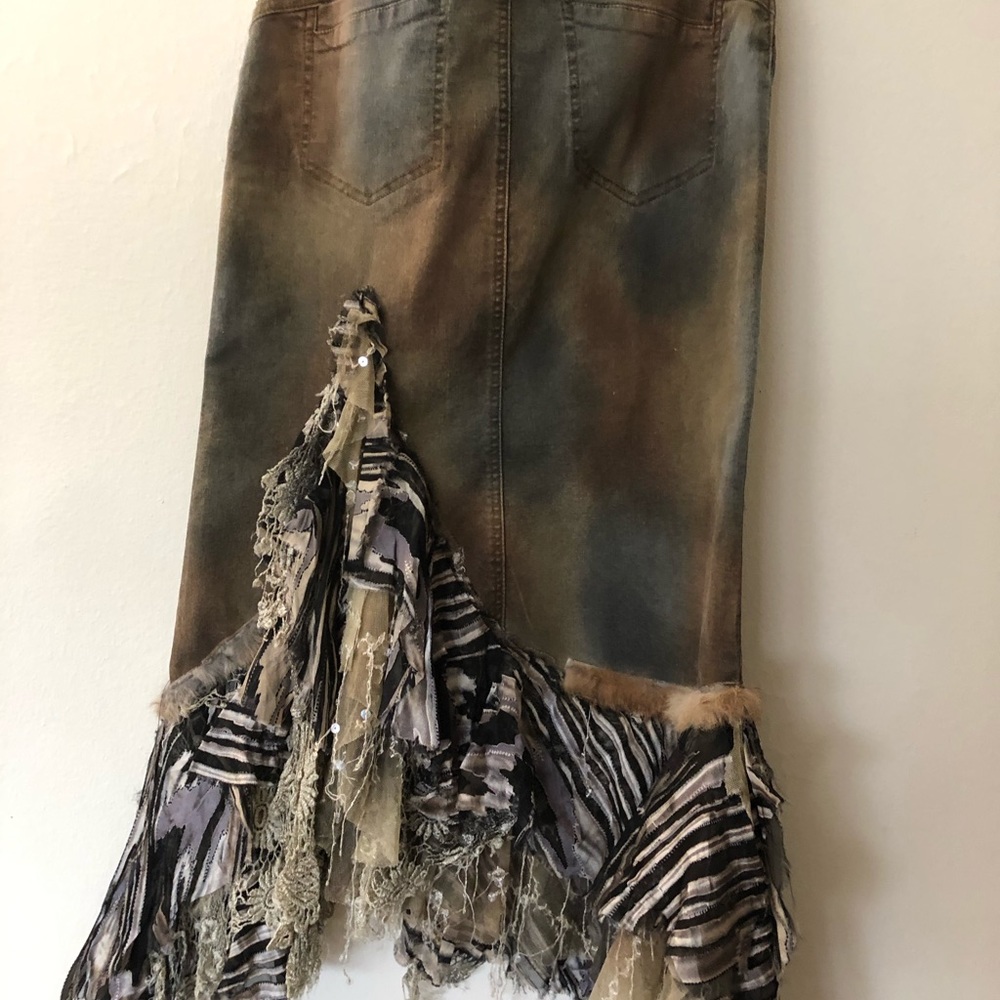 Skirt Never worn , bought in the boutique Stor